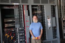 Jimmie Tinsley, HAS PPD Direktor, ist zufrieden mit der neuen elektrischen Verteilzentrale