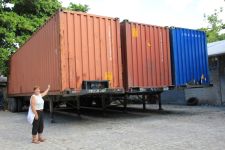 Drei 40 Fuss Container mit 800 Solarpaneln aus Kanada